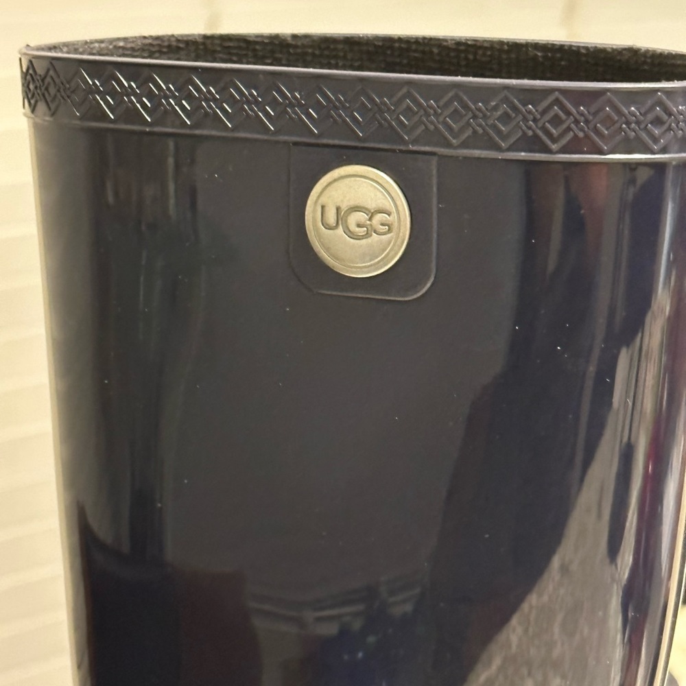 UGG rain boots size 8 woman’s glassy tall, Rubber excellent condition used item